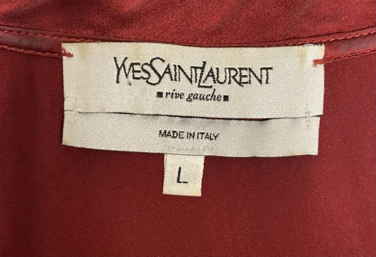 Yves SAINT LAURENT rive gauche - Blouse sans manche en soie dans les tons borde…