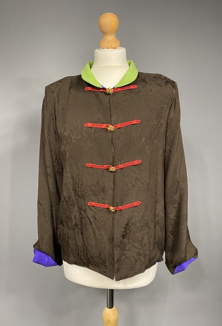 Yves SAINT LAURENT rive gauche - Veste à col Mao en soie marron, vert anis et v…