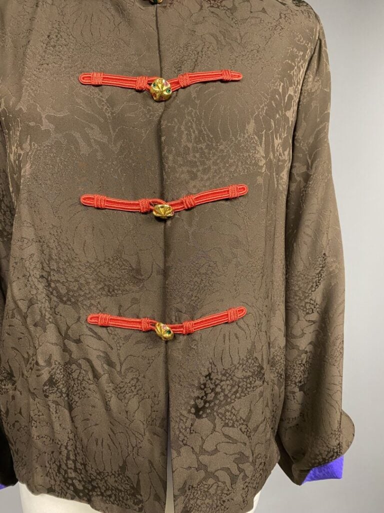 Yves SAINT LAURENT rive gauche - Veste à col Mao en soie marron, vert anis et v…