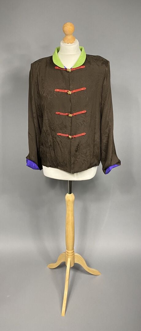 Yves SAINT LAURENT rive gauche - Veste à col Mao en soie marron, vert anis et v…