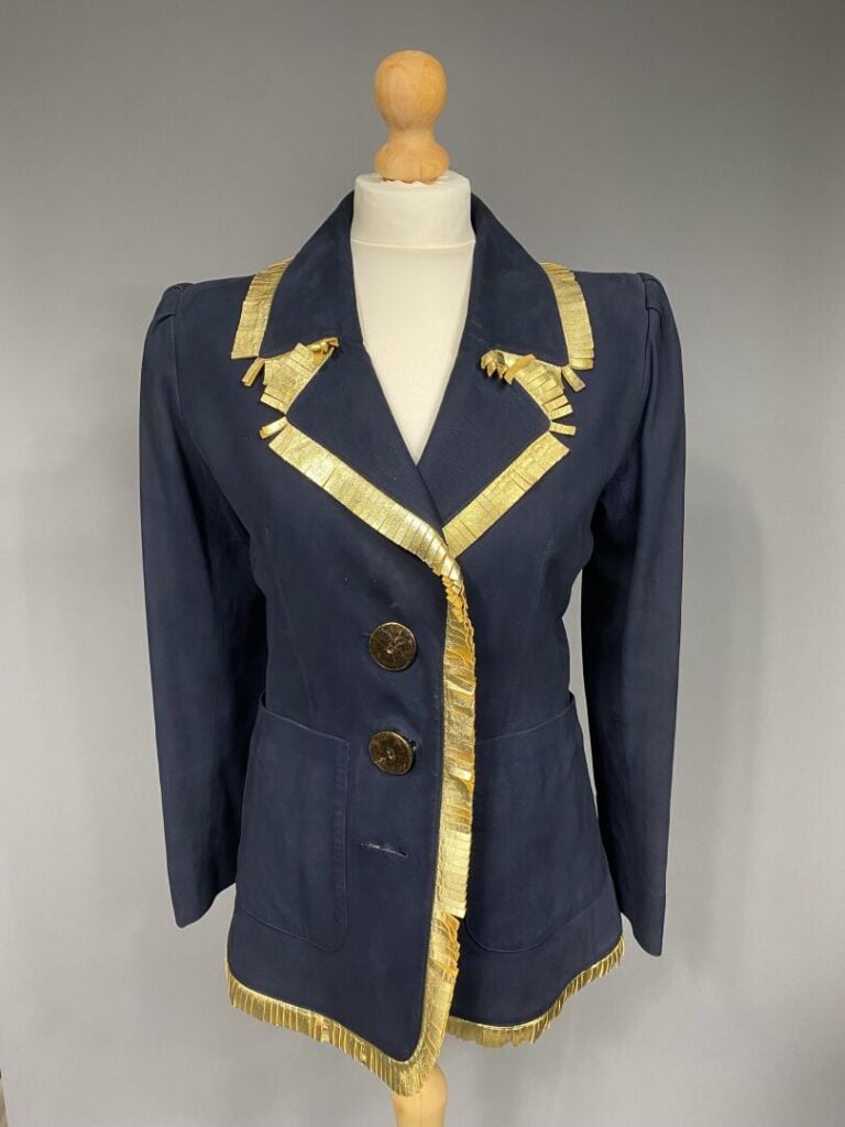 Yves SAINT LAURENT rive gauche - Veste droite en agneau de couleur marine à col…