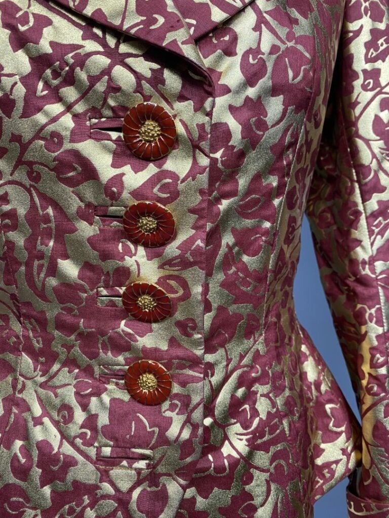 Yves SAINT LAURENT rive gauche - Veste en soie à col cranté lamé doré à motifs…