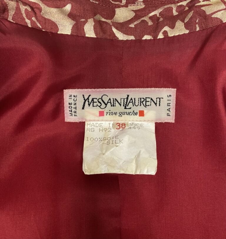 Yves SAINT LAURENT rive gauche - Veste en soie à col cranté lamé doré à motifs…