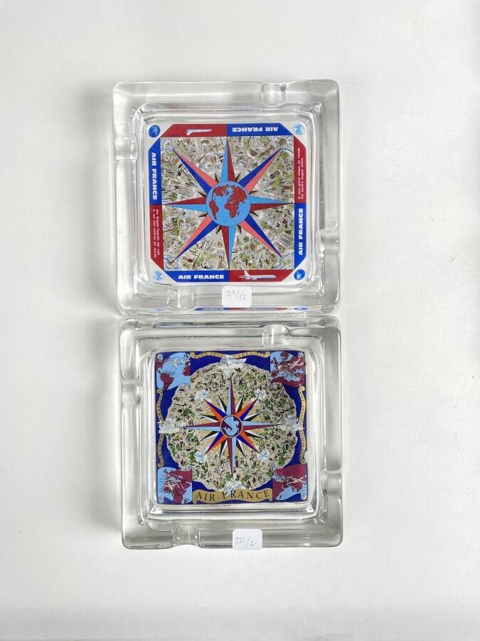 2 cendriers publicitaire Air France, carré en verre (A; Gerrer) avec fixé soUS…