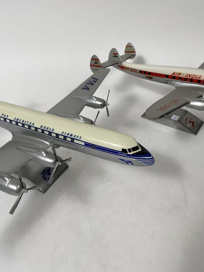 2 exemplaires dont : - - Douglas DC6 Pan Am N6418C au 1/80ème en aluminium pein…