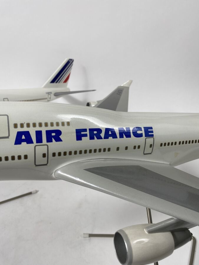2 modèles : - - Boeing 747-200 Alr France F-BPVS au 1/100ème en résine peinte r…