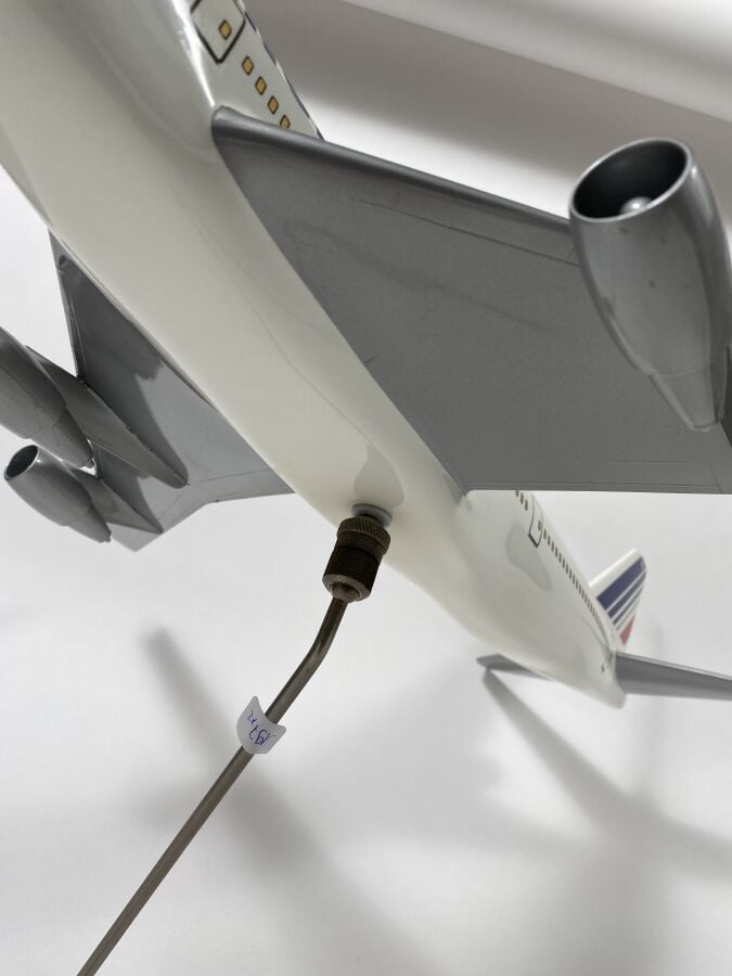 2 modèles : - - Boeing 747-200 Alr France F-BPVS au 1/100ème en résine peinte r…