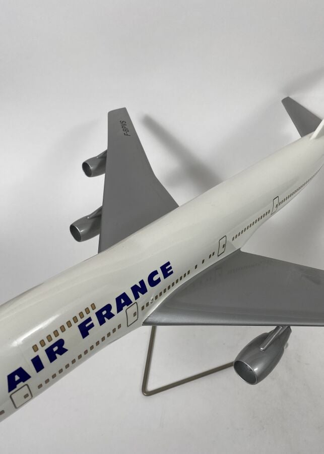 2 modèles : - - Boeing 747-200 Alr France F-BPVS au 1/100ème en résine peinte r…