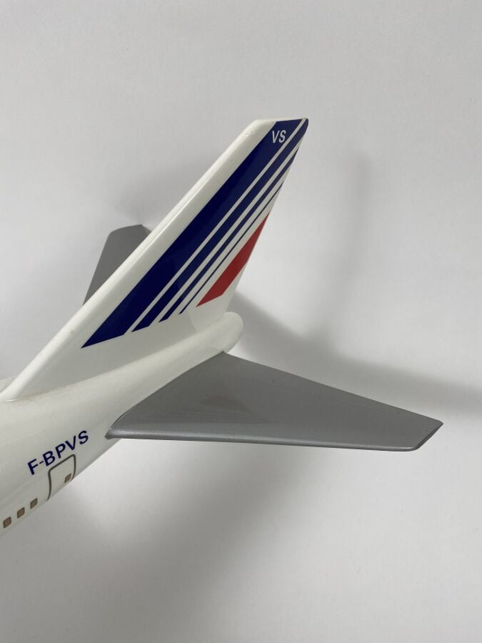2 modèles : - - Boeing 747-200 Alr France F-BPVS au 1/100ème en résine peinte r…