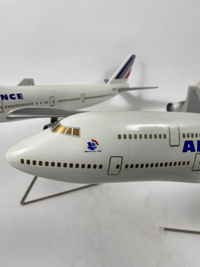 2 modèles : - - Boeing 747-200 Alr France F-BPVS au 1/100ème en résine peinte r…