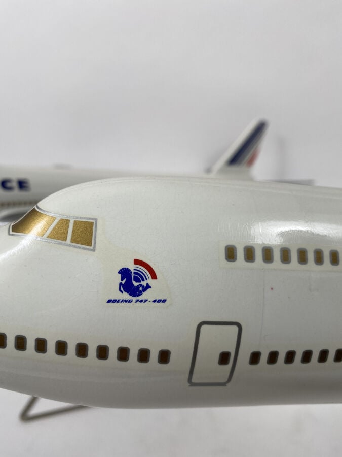 2 modèles : - - Boeing 747-200 Alr France F-BPVS au 1/100ème en résine peinte r…
