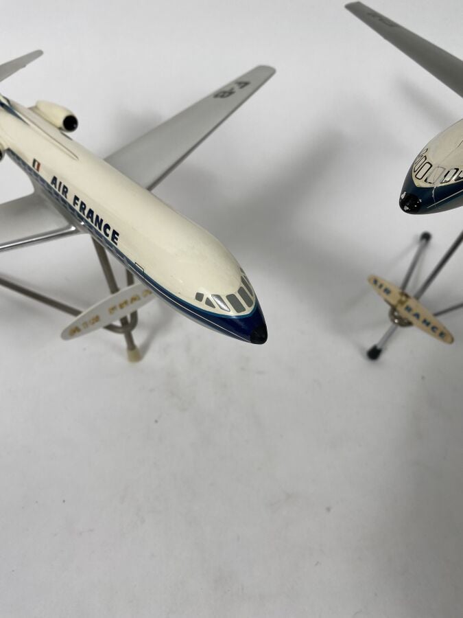 2 modèles : - - Caravelle Air France B-BEHL au 1/100ème en résine peinte réalis…