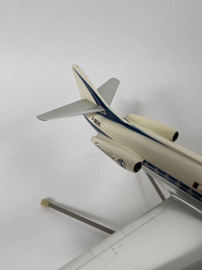 2 modèles : - - Caravelle Air France B-BEHL au 1/100ème en résine peinte réalis…