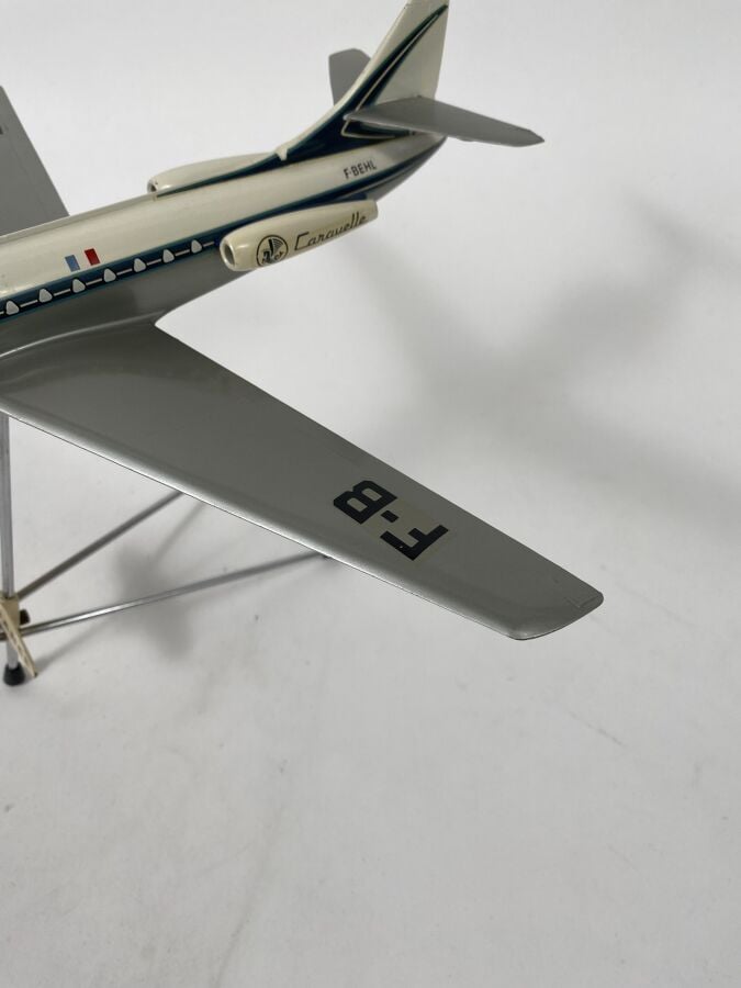 2 modèles : - - Caravelle Air France B-BEHL au 1/100ème en résine peinte réalis…