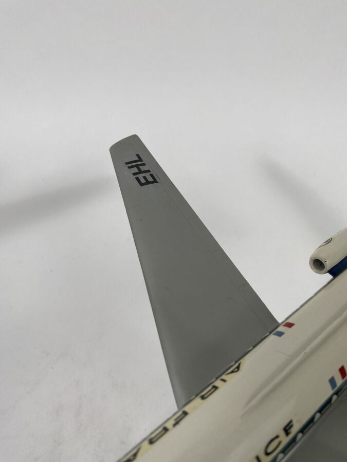 2 modèles : - - Caravelle Air France B-BEHL au 1/100ème en résine peinte réalis…