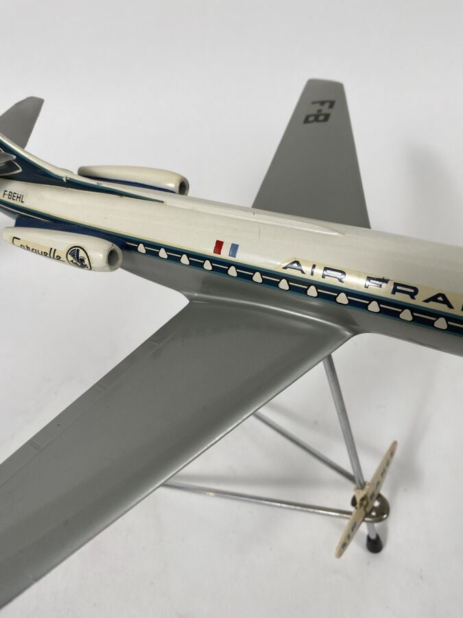 2 modèles : - - Caravelle Air France B-BEHL au 1/100ème en résine peinte réalis…
