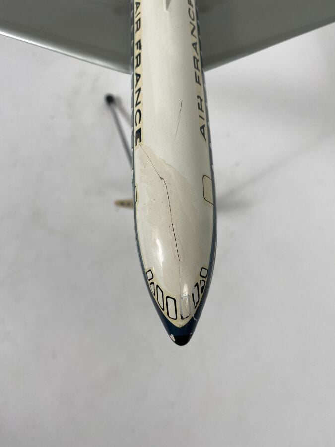 2 modèles : - - Caravelle Air France B-BEHL au 1/100ème en résine peinte réalis…
