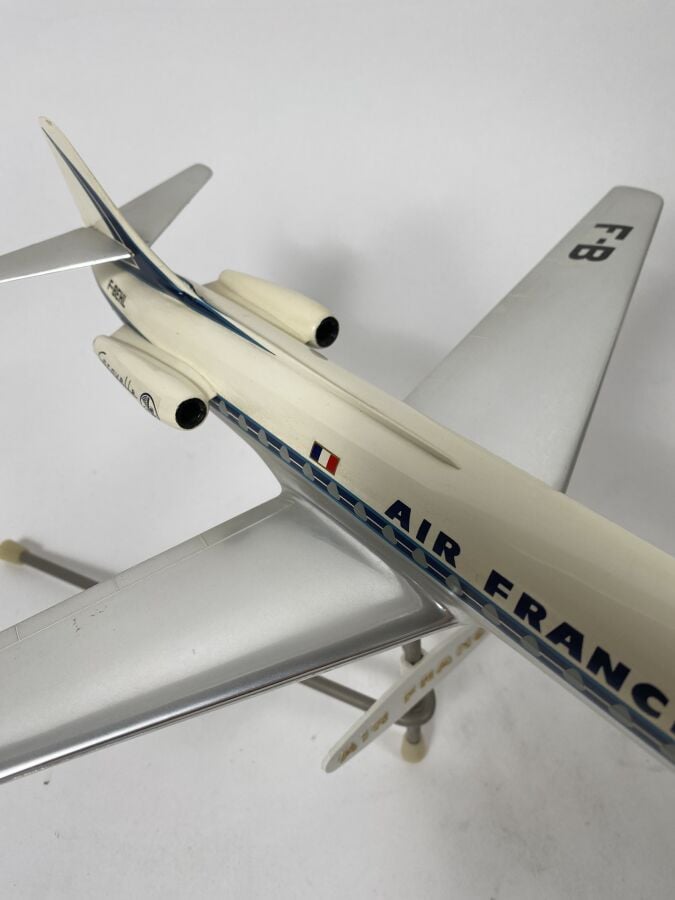 2 modèles : - - Caravelle Air France B-BEHL au 1/100ème en résine peinte réalis…