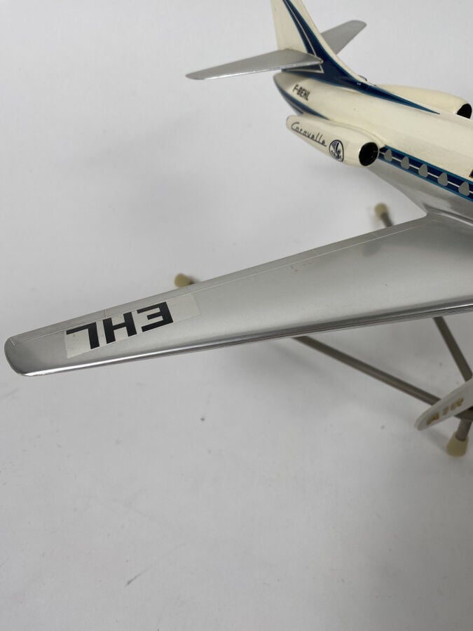 2 modèles : - - Caravelle Air France B-BEHL au 1/100ème en résine peinte réalis…