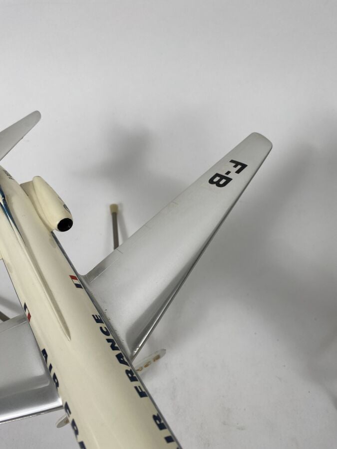 2 modèles : - - Caravelle Air France B-BEHL au 1/100ème en résine peinte réalis…