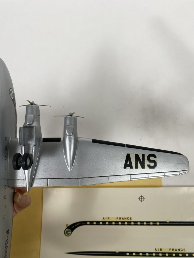 2 modèles : - -Caravelle Air Inter F-BNKB au 1/100ème en résine réalisée par ME…