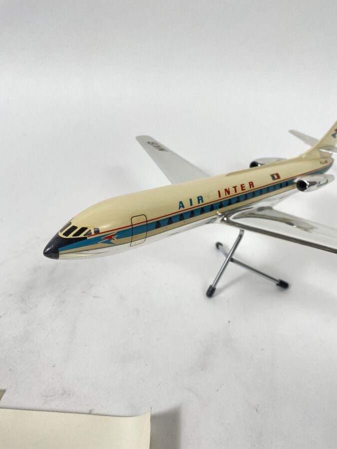 2 modèles : - -Caravelle Air Inter F-BNKB au 1/100ème en résine réalisée par ME…