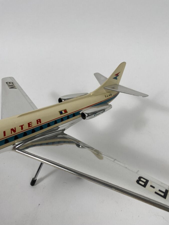 2 modèles : - -Caravelle Air Inter F-BNKB au 1/100ème en résine réalisée par ME…