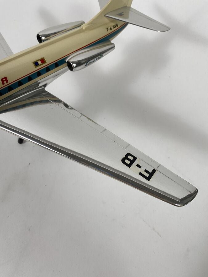 2 modèles : - -Caravelle Air Inter F-BNKB au 1/100ème en résine réalisée par ME…