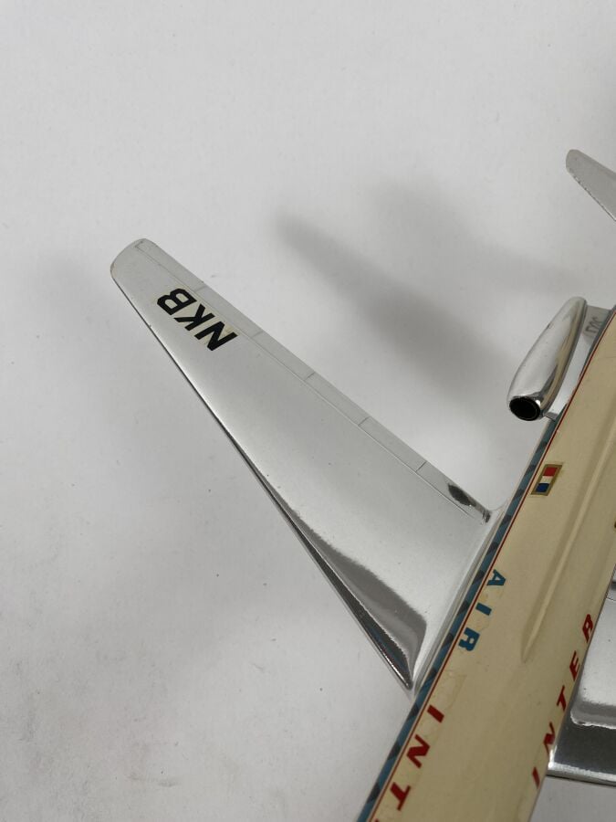 2 modèles : - -Caravelle Air Inter F-BNKB au 1/100ème en résine réalisée par ME…
