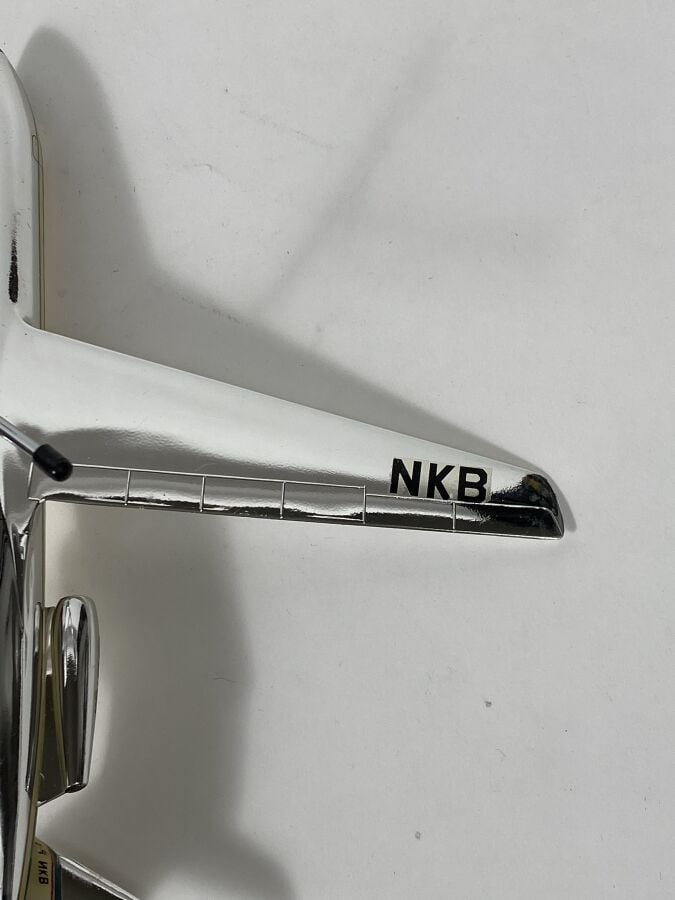 2 modèles : - -Caravelle Air Inter F-BNKB au 1/100ème en résine réalisée par ME…