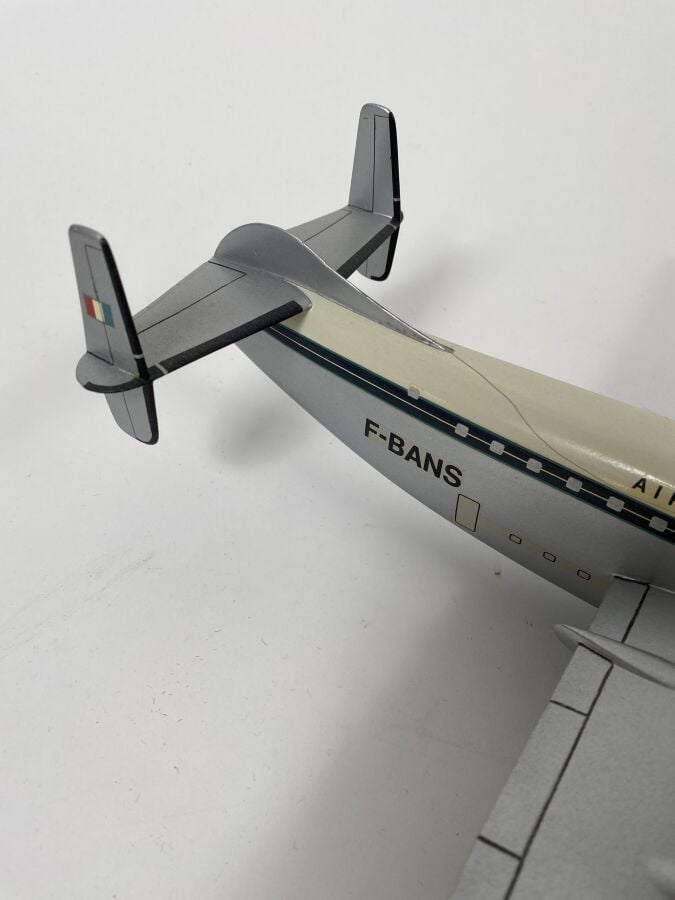 2 modèles : - -Caravelle Air Inter F-BNKB au 1/100ème en résine réalisée par ME…