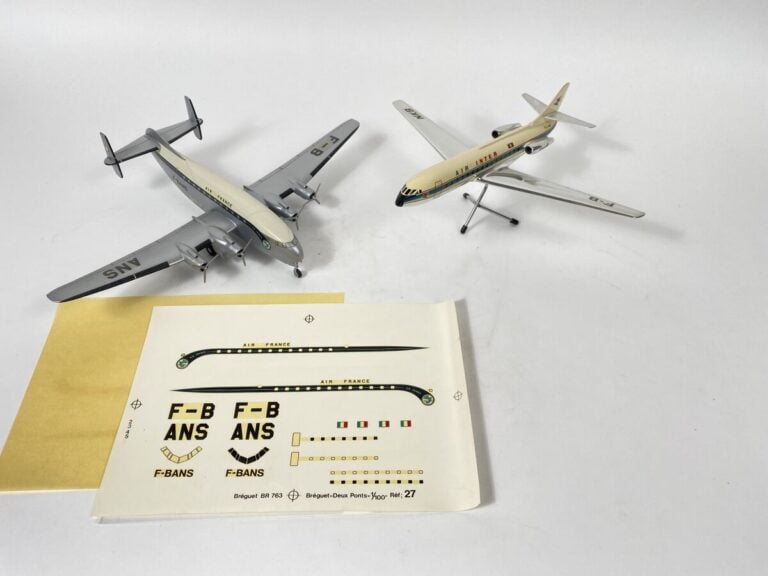 2 modèles : - -Caravelle Air Inter F-BNKB au 1/100ème en résine réalisée par ME…
