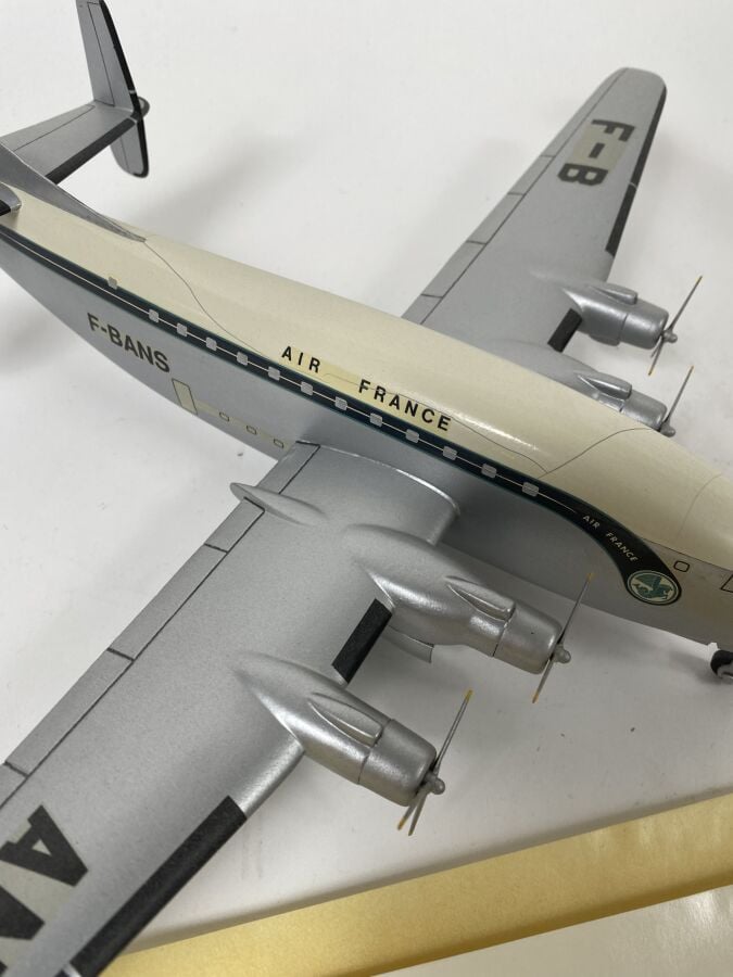 2 modèles : - -Caravelle Air Inter F-BNKB au 1/100ème en résine réalisée par ME…