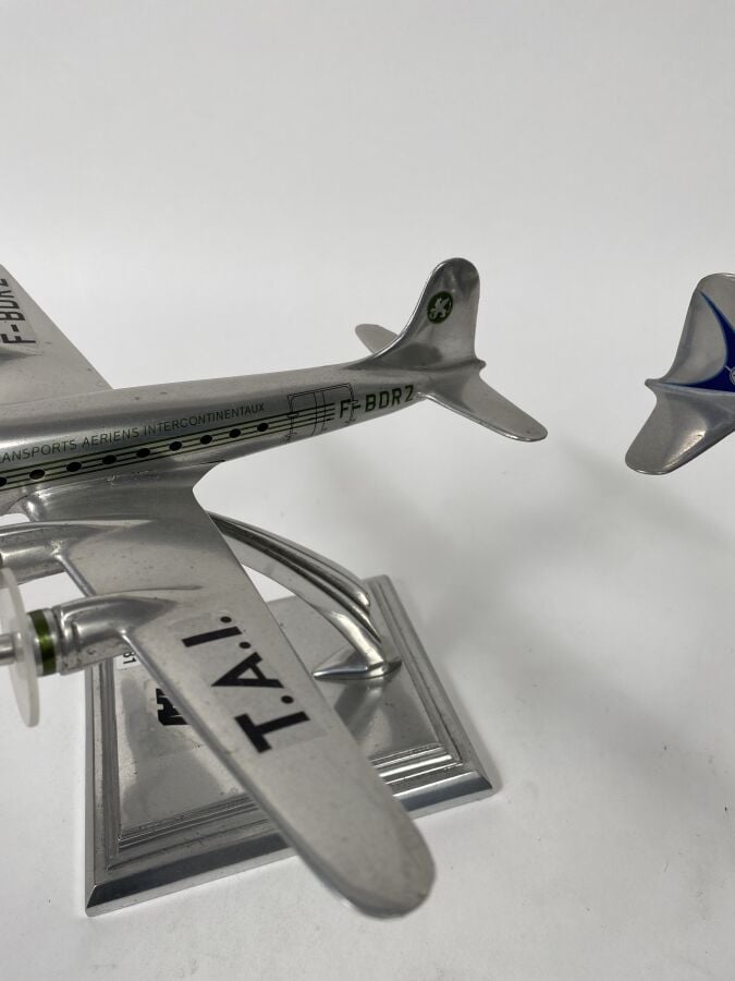 2 modèles pour : - - Douglas DC4 Transports Aériens Intercontinentaux TAI pour…