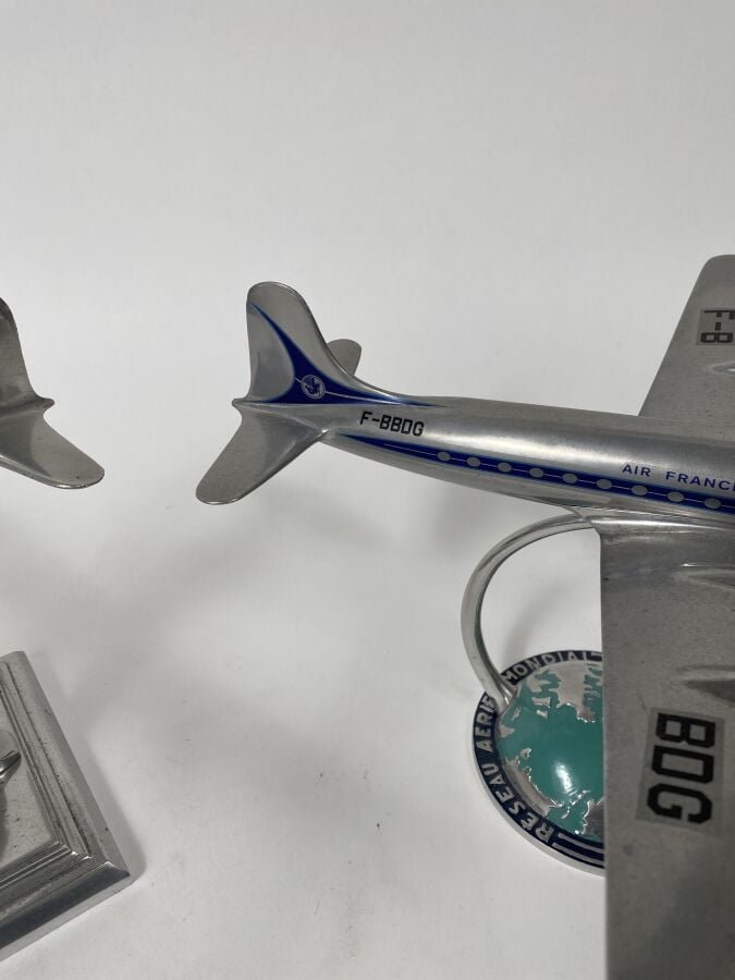2 modèles pour : - - Douglas DC4 Transports Aériens Intercontinentaux TAI pour…
