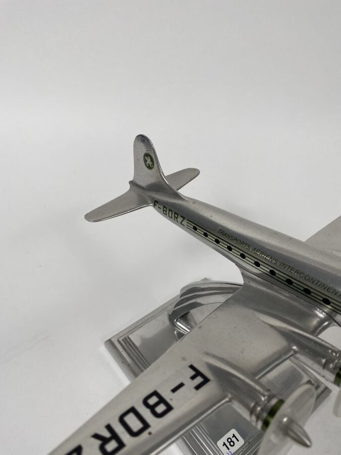 2 modèles pour : - - Douglas DC4 Transports Aériens Intercontinentaux TAI pour…