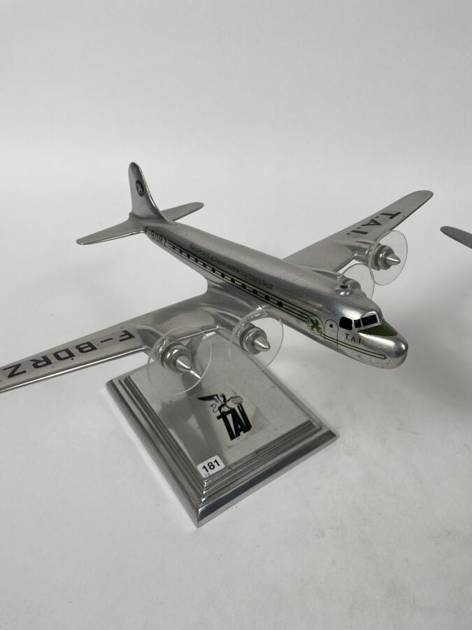 2 modèles pour : - - Douglas DC4 Transports Aériens Intercontinentaux TAI pour…
