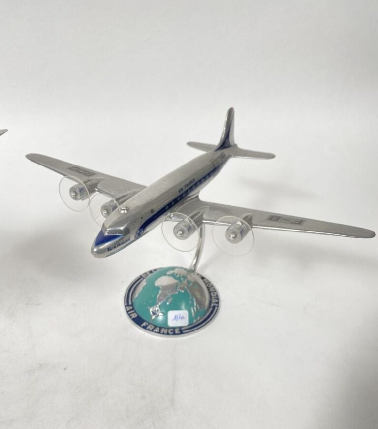 2 modèles pour : - - Douglas DC4 Transports Aériens Intercontinentaux TAI pour…