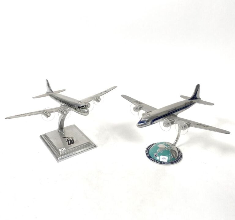 2 modèles pour : - - Douglas DC4 Transports Aériens Intercontinentaux TAI pour…