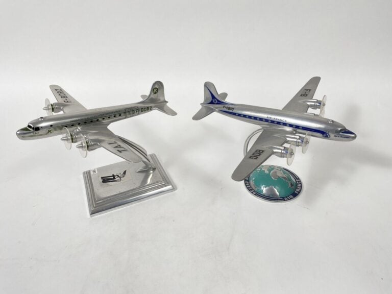 2 modèles pour : - - Douglas DC4 Transports Aériens Intercontinentaux TAI pour…