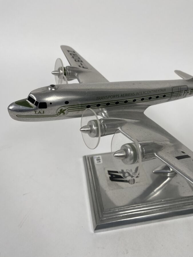 2 modèles pour : - - Douglas DC4 Transports Aériens Intercontinentaux TAI pour…