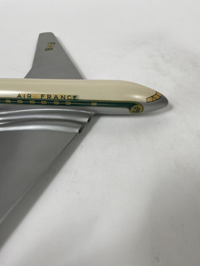 2 modèles : - -Vickers Viscount Air France F-BGRV au 1/100ème en aluminium pein…