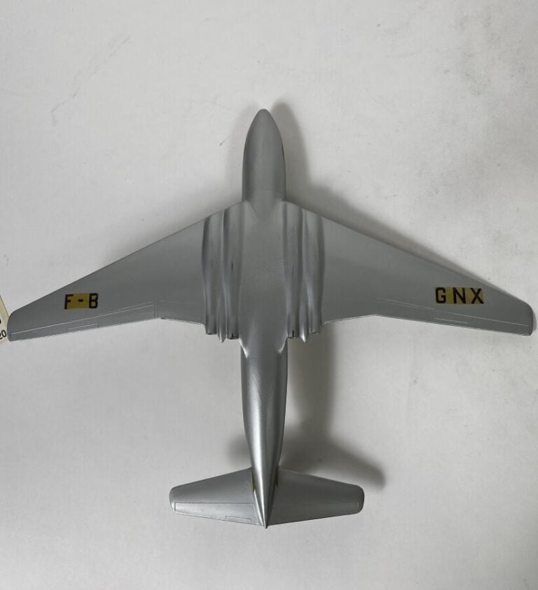 2 modèles : - -Vickers Viscount Air France F-BGRV au 1/100ème en aluminium pein…