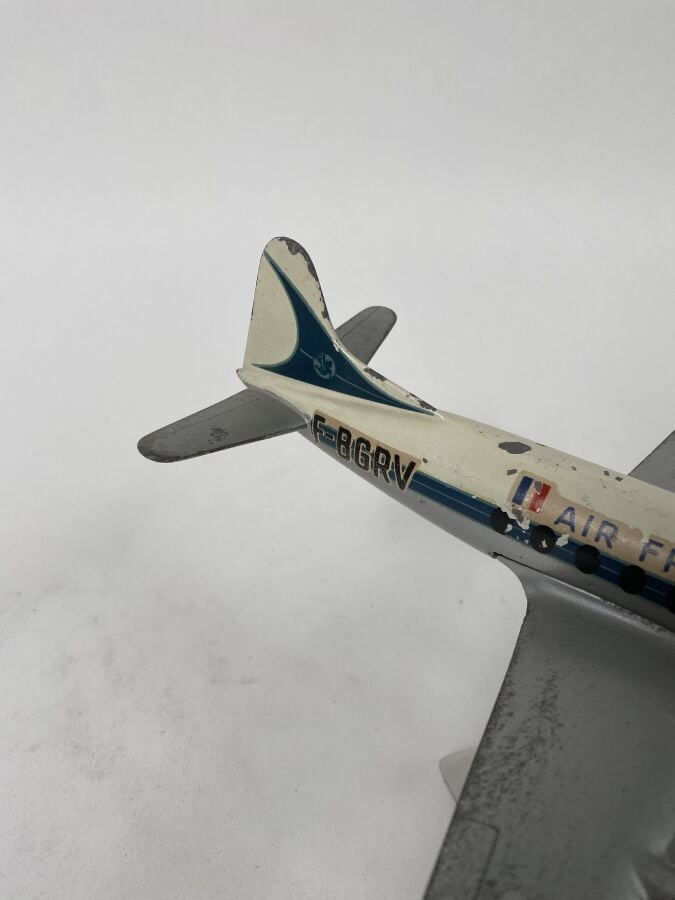 2 modèles : - -Vickers Viscount Air France F-BGRV au 1/100ème en aluminium pein…