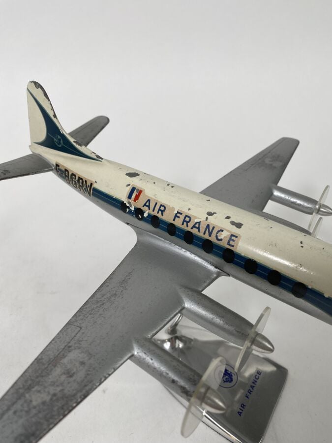 2 modèles : - -Vickers Viscount Air France F-BGRV au 1/100ème en aluminium pein…