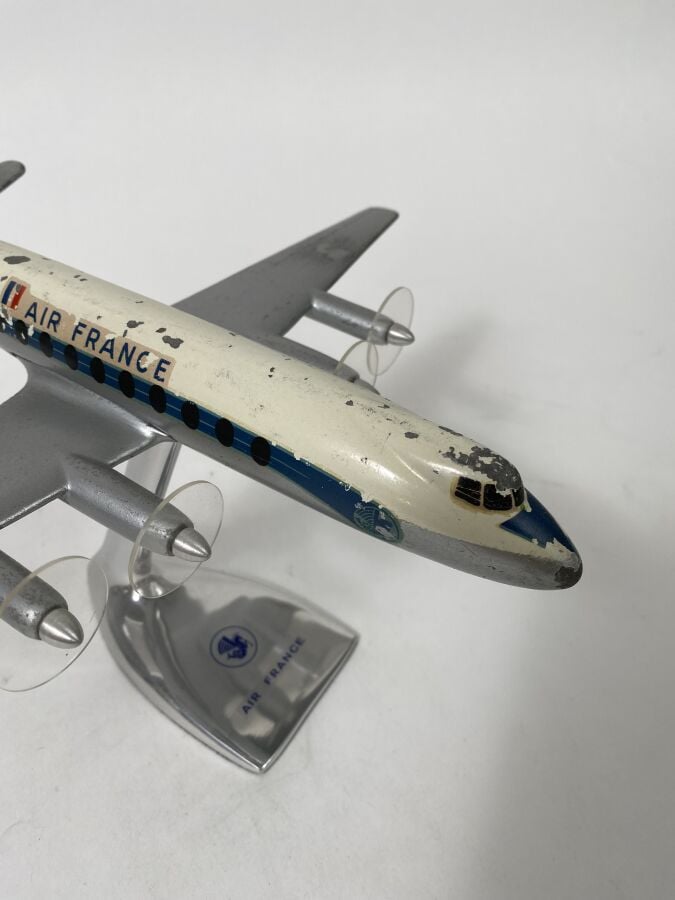 2 modèles : - -Vickers Viscount Air France F-BGRV au 1/100ème en aluminium pein…