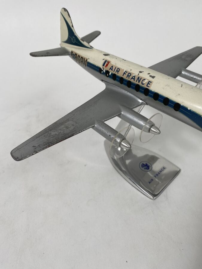 2 modèles : - -Vickers Viscount Air France F-BGRV au 1/100ème en aluminium pein…