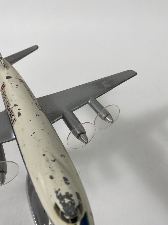 2 modèles : - -Vickers Viscount Air France F-BGRV au 1/100ème en aluminium pein…