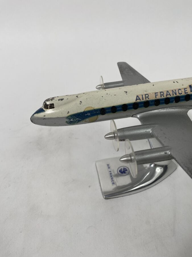 2 modèles : - -Vickers Viscount Air France F-BGRV au 1/100ème en aluminium pein…