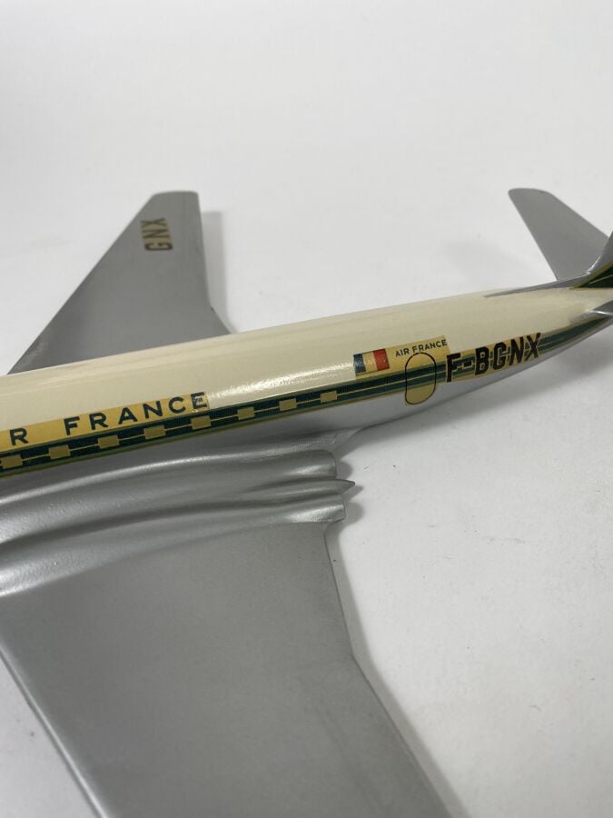2 modèles : - -Vickers Viscount Air France F-BGRV au 1/100ème en aluminium pein…